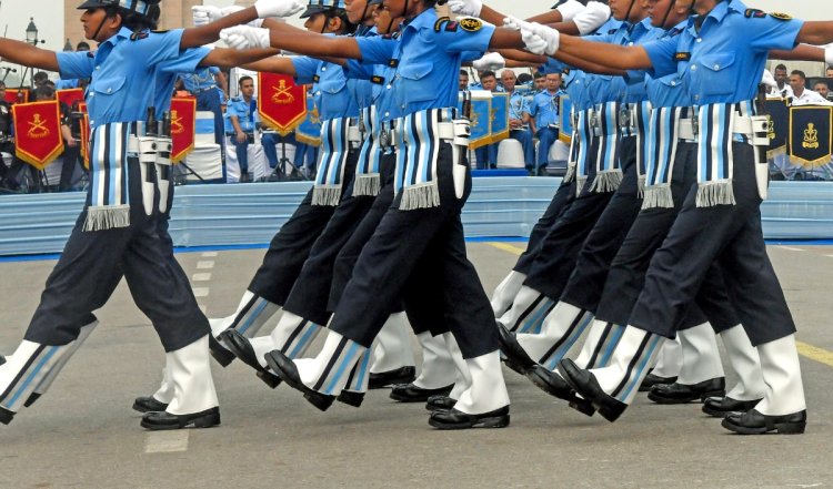 Indian Air Force Officers Rape Case : महिला फ्लाइंग ऑफिसर ने विंग कमांडर पर लगाया यौन उत्पीड़न का आरोप, FIR में चौंकाने वाले विवरण सामने आए | All Updates