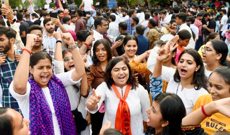 DUSU Elections | दिल्ली उच्च न्यायालय ने डीयूएसयू चुनावों में 50 प्रतिशत महिला आरक्षण लागू करने का आदेश दिया