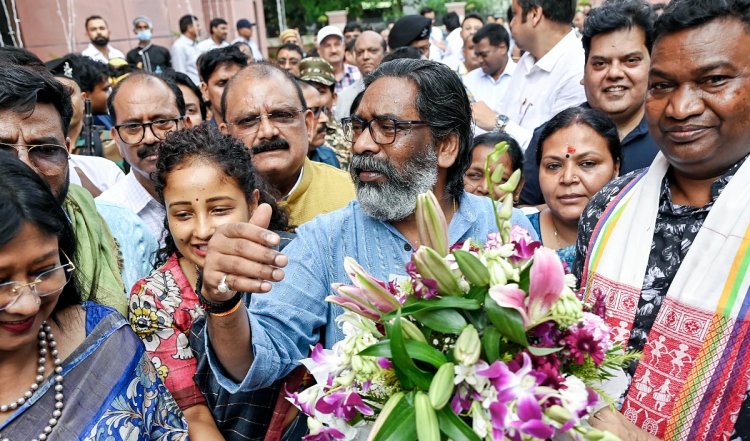 'आदिवासी लड़की के साथ लव जिहाद कर रहे बांग्लादेशी घुसपैठिए ', Hemant पर चुनाव से पहले भारी ना पड़ जाए यह मुद्दा?