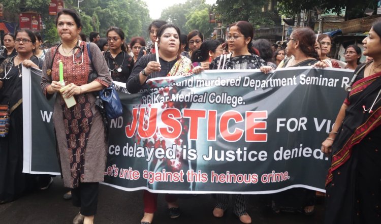 आरजी कार मामले के विरोध में भाजपा समर्थक बुद्धिजीवियों ने कोलकाता में रैली निकाली
