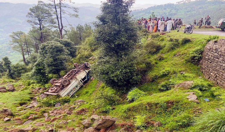 तमिलनाडु: सड़क दुर्घटना में एक ही परिवार के पांच लोगों की मौत