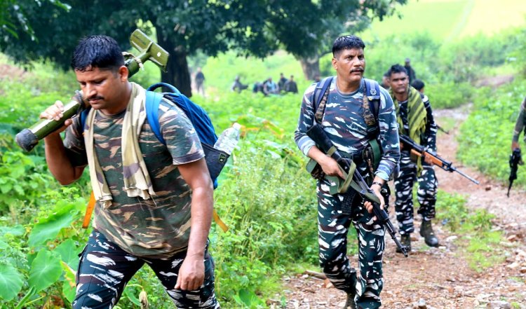 असम के एक गांव में दो ग्रेनेड बरामद