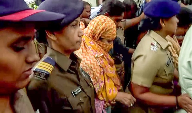 निलंबित आईएएस अधिकारी Puja Khedkar की बढ़ी मुश्किल, कोर्ट पहुंचा  UPSC के लिए गलत प्रस्तुतियाँ देने का मामला, दिल्ली उच्च न्यायालय ने भेजा नोटिस