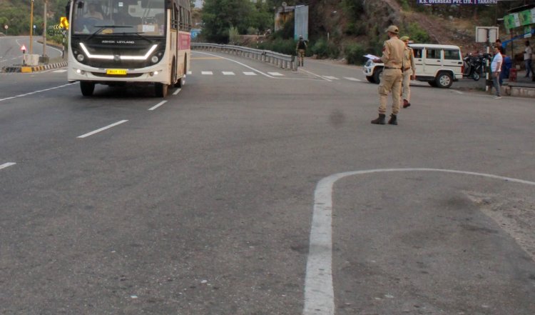 शरीर से कपड़े गायब, नग्न अवस्था में पड़ी थी रोड पर सिर कटी महिला की लाश, कानपुर-दिल्ली हाईवे पर मचा हड़कंप