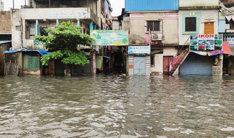 मध्य प्रदेश में भारी बारिश से जुड़ी घटनाओं में 11 लोगों की मौत