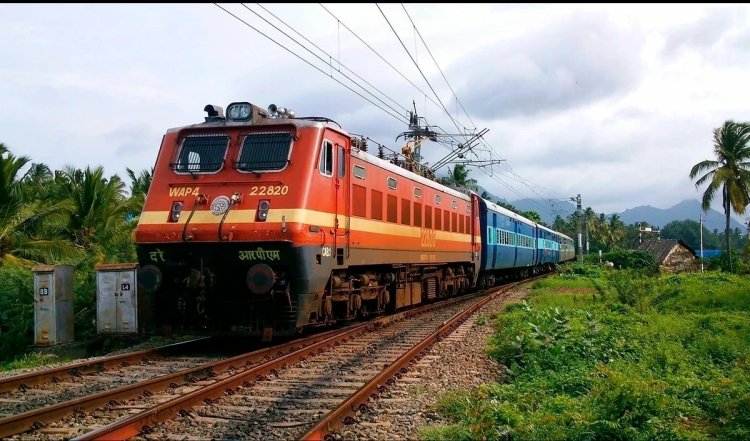 केरल के कासरगोड में ट्रेन की चपेट में आकर तीन महिलाओं की मौत
