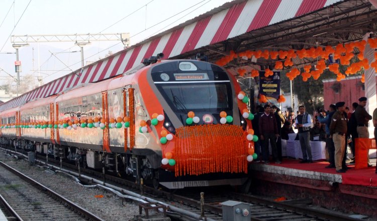 प्रधानमंत्री मोदी ने रांची में छह वंदे भारत ट्रेन को हरी झंडी दिखाई
