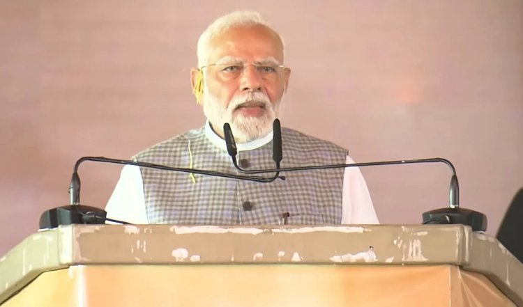 हेलीकॉप्टर नहीं उड़ा तो सड़क से Jamshedpur पहुंचे PM Modi, इन तीन पार्टियों को बताया झारखंड का दुश्मन