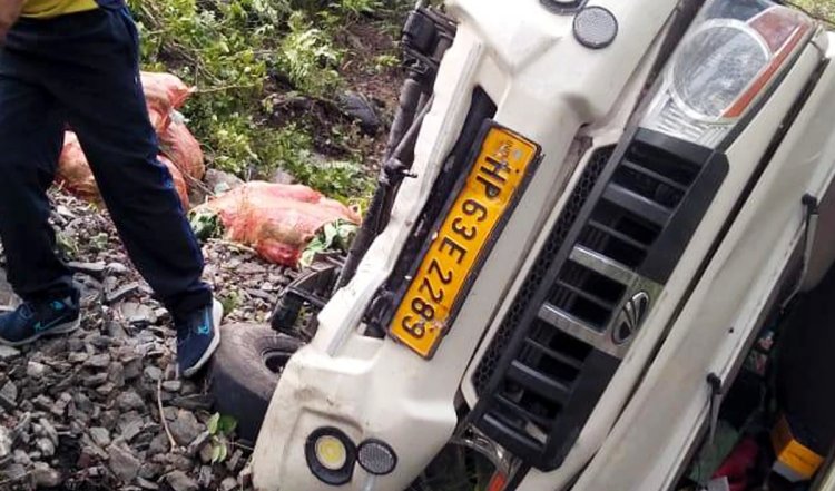 संभल में सड़क किनारे बैठे ग्रामीणों को पिकअप ने कुचला, चार की मौत, पांच घायल