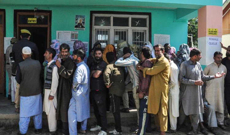 Jammu-Kashmir में पहले चरण का मतदान खत्म, किश्तवाड़ में सबसे ज्यादा तो पुलवामा में सबसे कम हुई वोटिंग