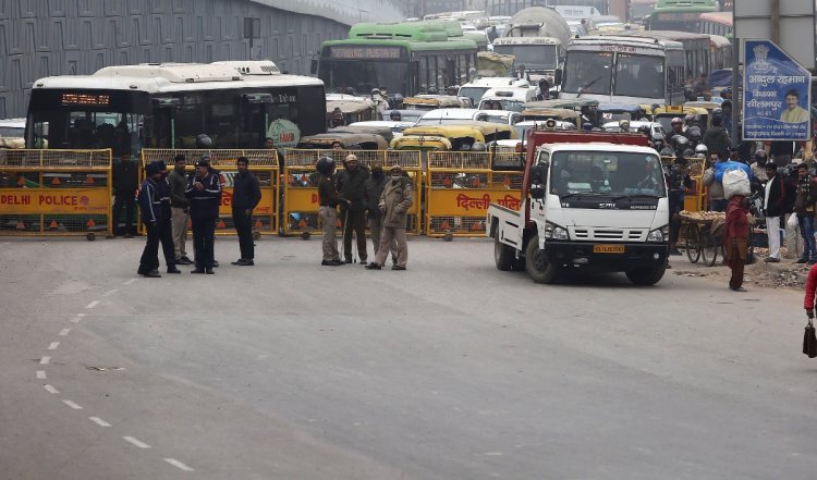 पालम फ्लाईओवर पर ट्रक की चपेट में आने से दिल्ली पुलिस के एक हेड कांस्टेबल की मौत, चालक गिरफ्तार