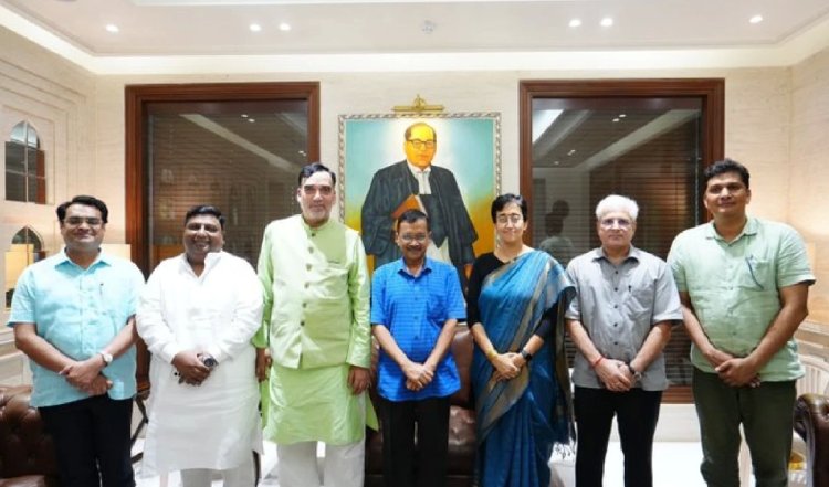 Delhi CM oath ceremony: शपथ से पहले केजरीवाल से मिलने पहुंचीं आतिशी, राज निवास में शुरू हो गया नेताओं का आगमन