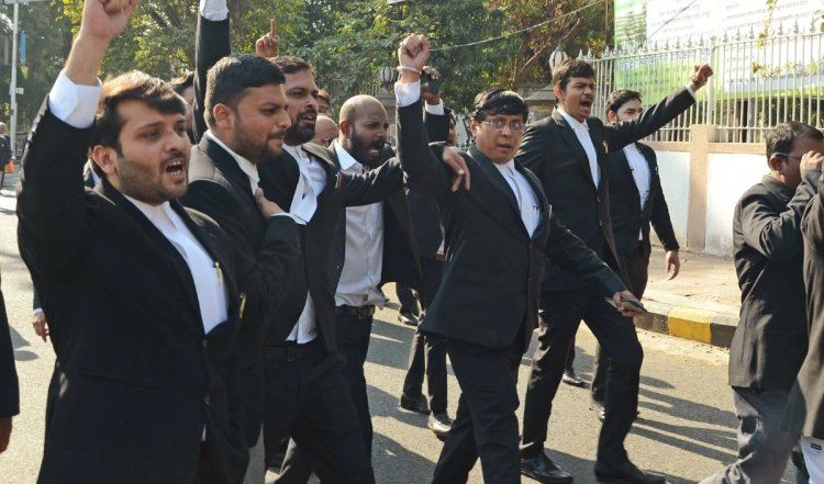 जयपुर में वकीलों ने जयपुर में दिया धरना, आरोपी की गिरफ्तारी की मांग