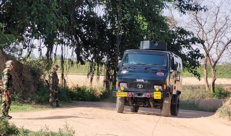जम्मू में अंतरराष्ट्रीय सीमा के पास सशस्त्र आतंकवादी की घुसपैठ की कोशिश नाकाम