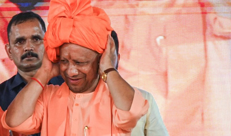 योगी ने गोरखपुर में अधिकारियों को लोगों की समस्याओं के निस्तारण के निर्देश दिए