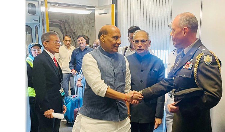 मां के तबादले के लिये रक्षा मंत्री के पास पहुंचा छात्र