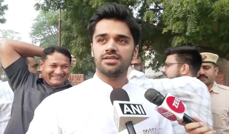 Adampur Assembly Seat: आदमपुर सीट को भेदना नहीं है आसान, दशकों से कायम है भजनलाल परिवार का कब्जा