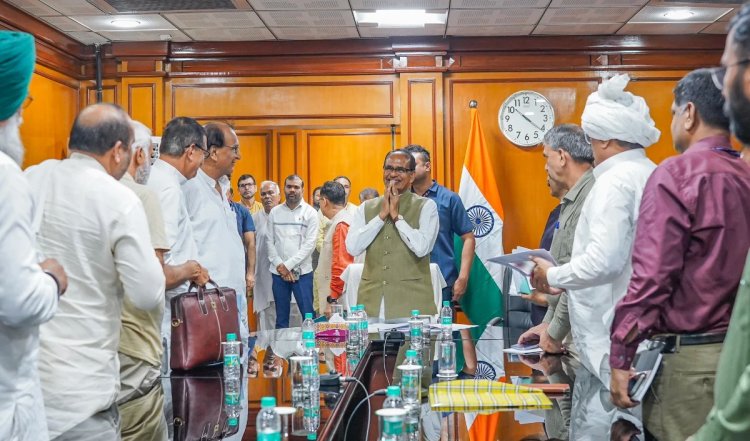 किसानों को साधने में जुटी मोदी सरकार, शिवराज ने किसान संघों से की बात, बोले- संवाद का सिलसिला जारी रहेगा