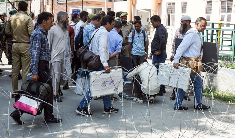 Jammu Kashmir में चल रहा लोकतंत्र का उत्सव, गवाह बनेंगे 16 देशों के विदेशी राजनयिक,  उमर अब्दुल्ला बोले- यह तो हमारा आतंरिक मामला