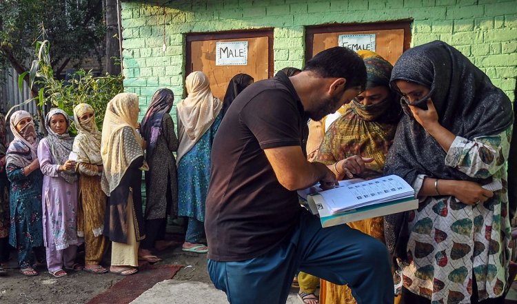 Jammu Kashmir Election: श्री माता वैष्णो देवी में 79%, पुंछ में 73% वोटिंग, जानें दूसरे चरण में कहां कितना रहा मतदान प्रतिशत