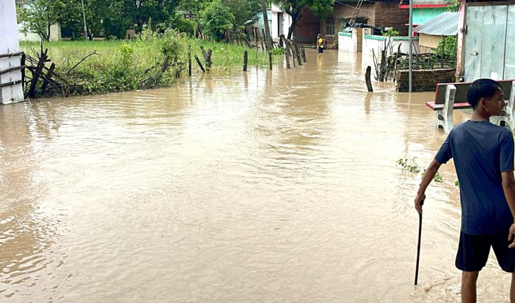 मुंबई में बारिश के ‘रेड अलर्ट’ के बीच स्कूल-कॉलेजों की छुट्टी
