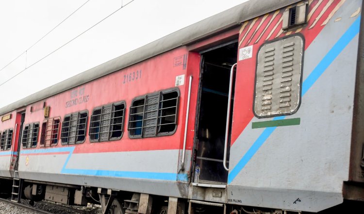Stones pelted at Swatantrata Senani Express: समस्तीपुर के पास स्वतंत्रता सेनानी एक्सप्रेस पर पथराव, फिलहाल कोई हताहत नहीं