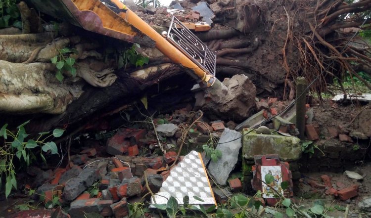 उत्तर प्रदेश के एटा में मकान की छत गिरने से पांच बच्चे घायल, दो की हालत गंभीर