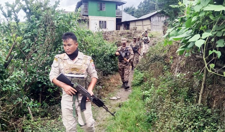 Manipur Violence: मणिपुर में हथियार और गोला-बारूद का बड़ा जखीरा बरामद, कुकीज द्वारा बंद के आह्वान से कई जिलों में सामान्य जनजीवन प्रभावित