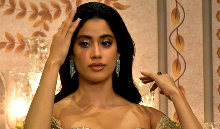 गोल्डन शिमरी गाउन में Janhvi Kapoor ने IIFA Awards में बिखेरा जलवा, देखें ग्लैमरस फोटो