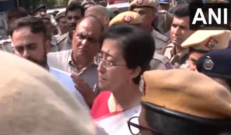 बवाना थाने पहुंचीं CM आतिशी को सोनम वांगचुक से मिलने से रोका, बोलीं- लद्दाख और दिल्ली में खत्म हो LG शासन