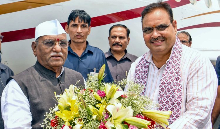 राजस्थान : राज्यपाल व मुख्यमंत्री ने महात्मा गांधी की प्रतिमा पर पुष्पांजलि अर्पित की