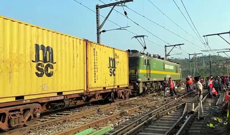 मध्यप्रदेश के रतलाम में मालगाड़ी के दो डिब्बे पटरी से उतरे, कोई हताहत नहीं