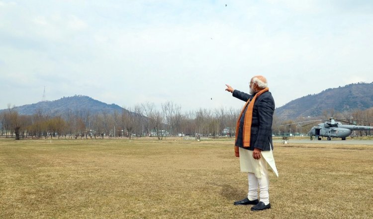 PM Modi 23-Year Journey: गुजरात CM से लेकर विश्व लीडर तक, 23 साल से सरकारों की कर रहे हैं अगुवाई अनवरत...