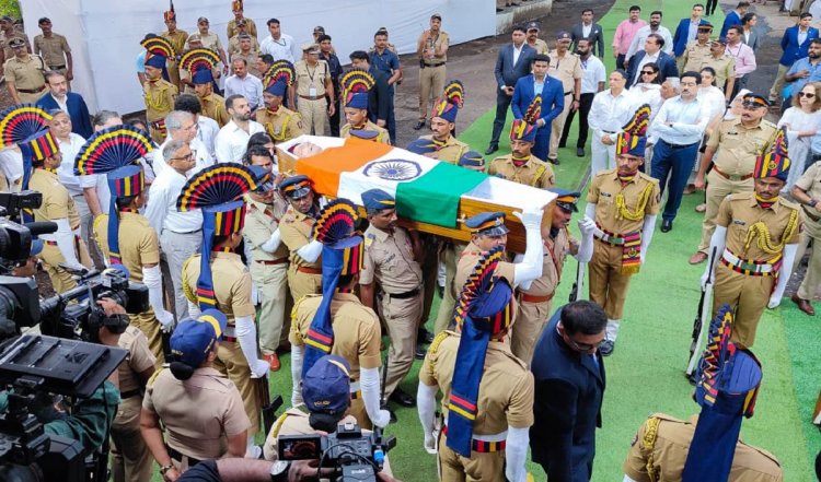 एक युग का अंत...पूरे राजकीय सम्मान के साथ रतन टाटा को दी गई विदाई, अंतिम संस्कार में उमड़ा जन-सैलाब