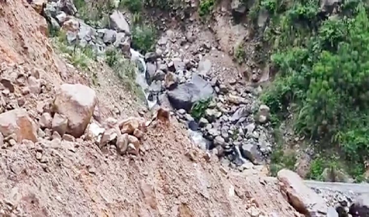 गुजरात के मेहसाणा में निर्माण स्थल पर धंसी मिट्टी, दबने से 7 मजदूरों की मौत