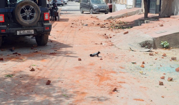 उत्तर प्रदेश के गोंडा में धार्मिक जुलूस पर पथराव